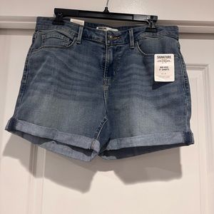 Brand new Levi signature women’s cuffed blue jean shorts
